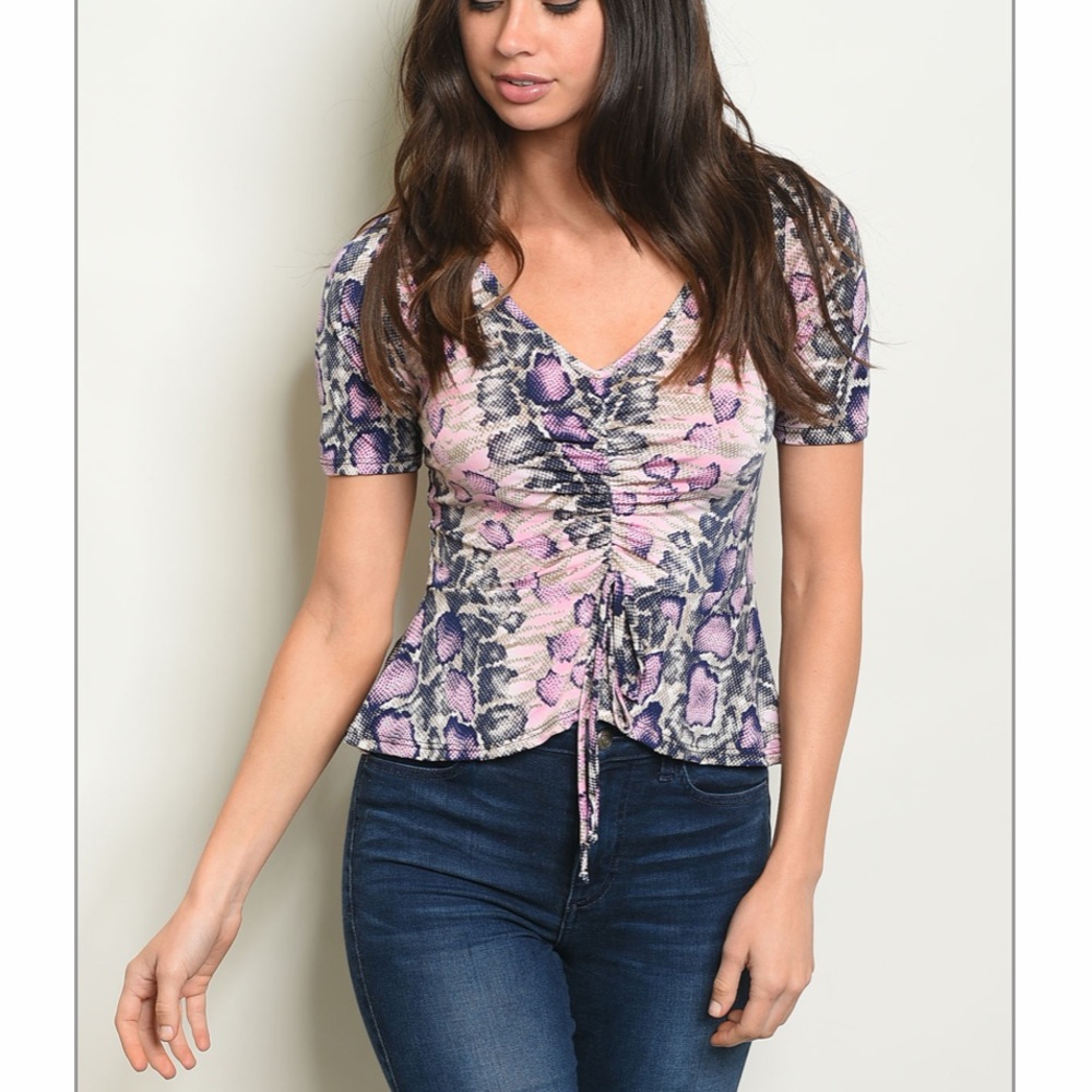 🤩Lovely Pink and Navy Snake Print Top🌟